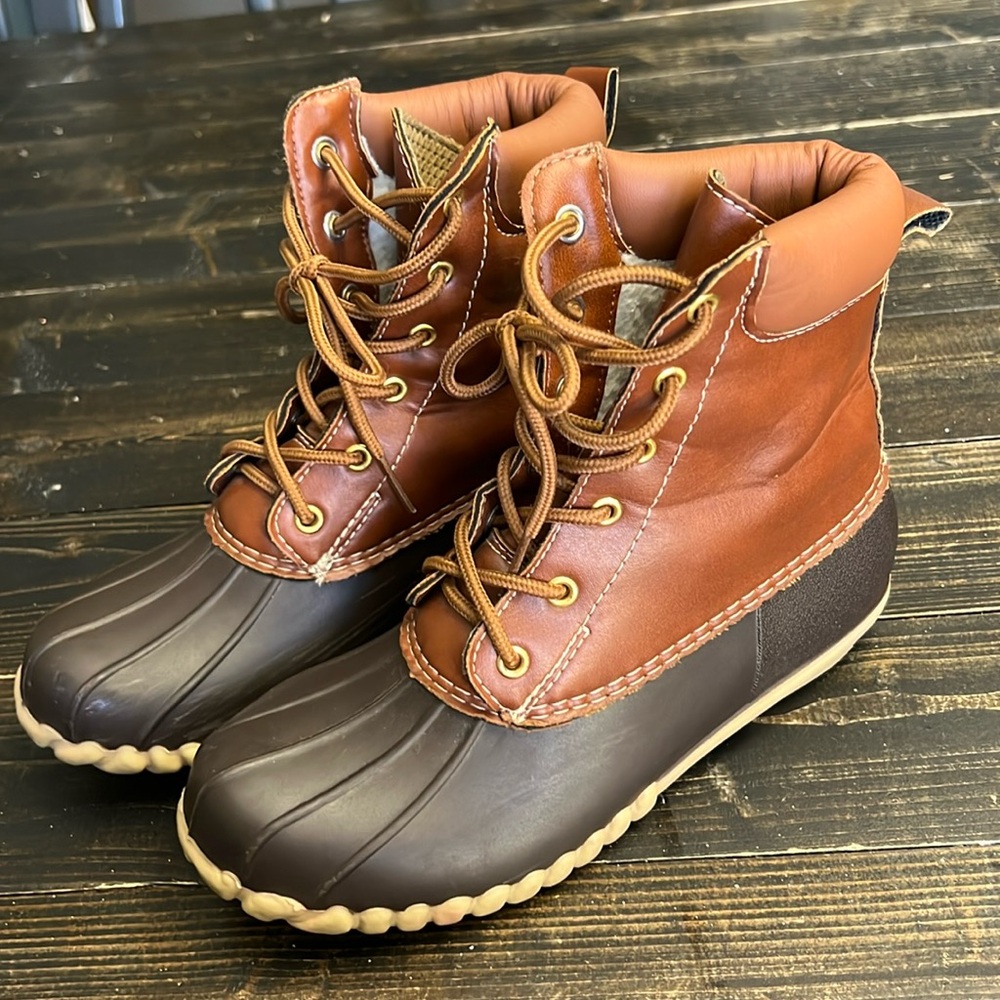 Duck boots